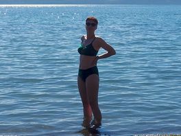 Widok na jezioro z plaży i moja ukochana