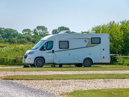 Gravel pitch with electric
