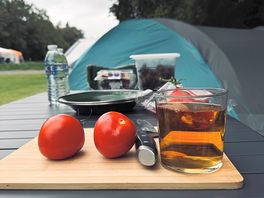 🏕️ camp life at its best — relaxing with a drink and some fresh tomatoes before the bbq starts!