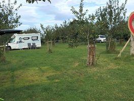 Well spaced clearly demarcated places, peaceful rural feel