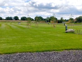Spacious corner pitches