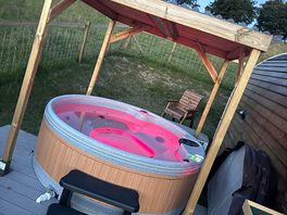 Hot tub at night! so pretty 😍
