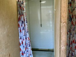 One of the gent's showers