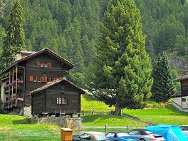 Platz in richtung dorf