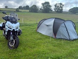 The slope wasn't too bad so no worries of the bike rolling off its side stand!