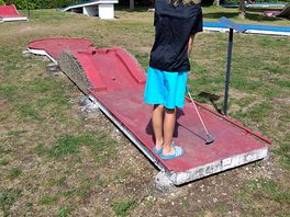 Free crazy golf, just pay a deposit amd gwt it back when you return club's and ball