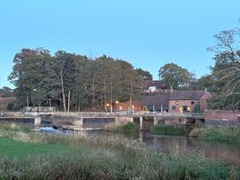View of site from road to the pub 20 mins on foot