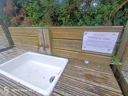Washing up sinks.