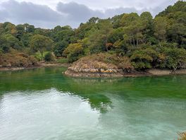 Walking near port du belon
