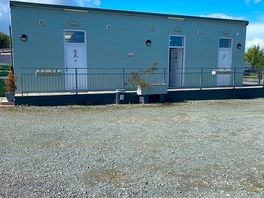 Toilet/shower block