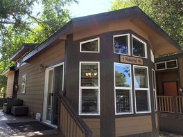 National Park Cottage with Loft Exterior