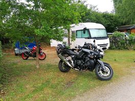 emplacement spacieux pour camping-car