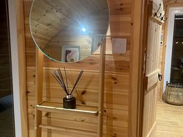 Perfect mirror and shelves ideal for the pods