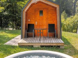 Relaxing hot tub outside Owl