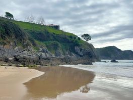 Superb views and easy access to a beautiful unspoilt beach