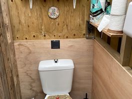 Toilet facilities super clean and tidy.