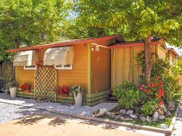 Two-bed cabin for families