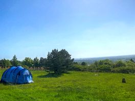 Top camping field with far-reaching views