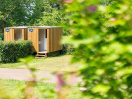 Luxe PItch, 100m² with water and eleectricty. Private sanitary facilities, including shower, toilet.