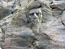 Face in the rock on the beach