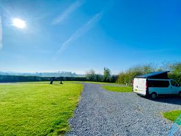 Nice size pitches with good hard standing, we were lucky it was so quiet!