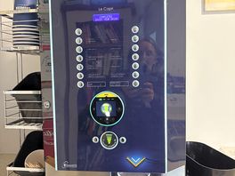 Hot drinks machine