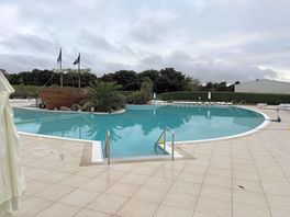 Stunning pool with lots of sun loungers