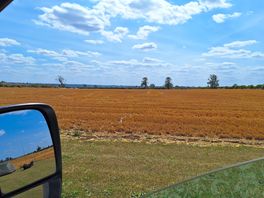 Fields all around, you could be in the middle of nowhere.
