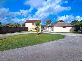 Another picture of the tidy grounds & main block