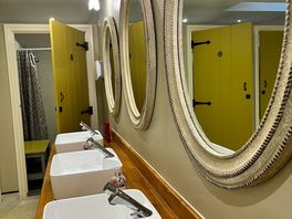 Toilet/shower block