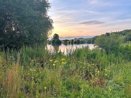 Walk round lake