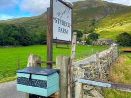 Entrance to the farm from the main road.
