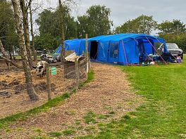 Pitched up next to the pigs 🐷, lovely neighbours!