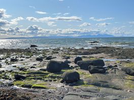 A short walk from the site to the ayrshire coastal path and this bay