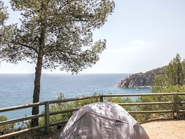 Tent pitch with sea view over the bay of Llorell