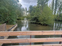 Vanop het brugje