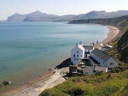 View from the nt carpark at morfa nefyn - about 5 mins by car from the site.