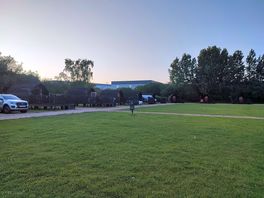 Huts 4 & caravan pitches