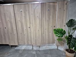 Ladies showers