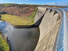The dam, halfway around the lake