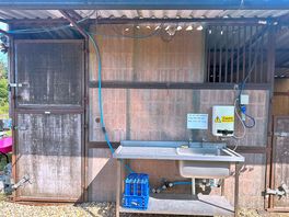 Washing up facilities with hot water