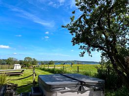 Fab hot tub and decking!