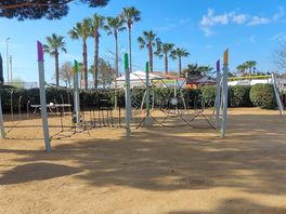 Parque infantil nuevo.