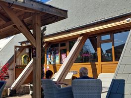 Tavern bar, plenty seating and great atmosphere