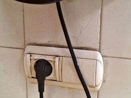 Hairs by the electricy socket in the ladies ...nice@!