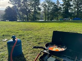 Breakfast by the lake