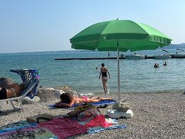 Strand aan de camping