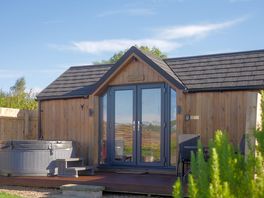 Goldie private hot tub and decking area