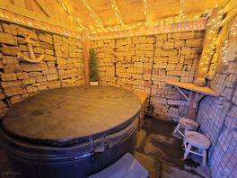 Cosy hot tub