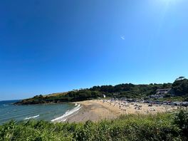 The walk down to the beach